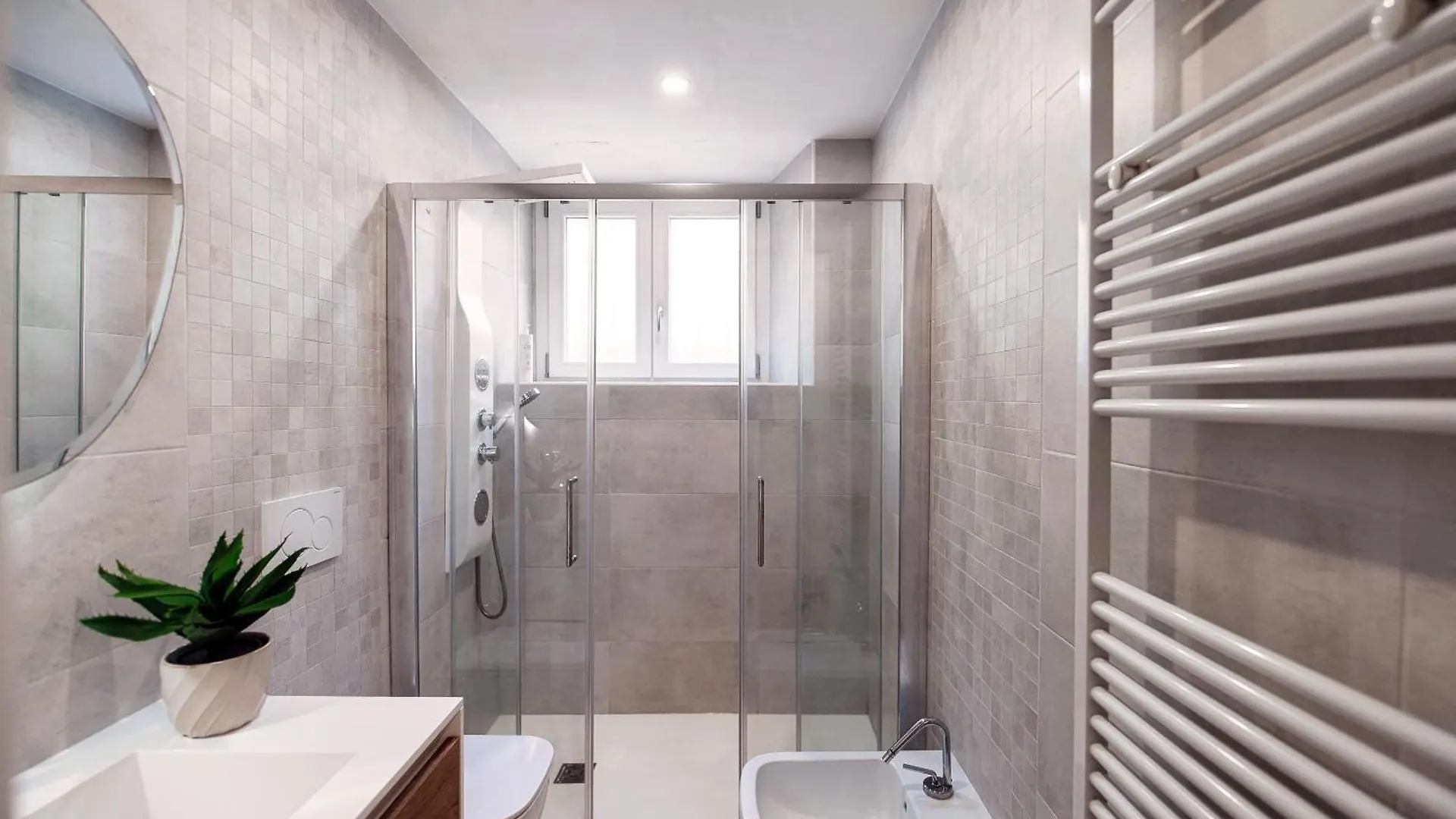 Apartment Rafael - By Myhomeincomo Italy